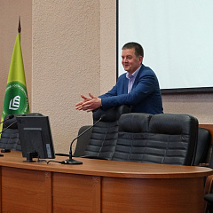 Студенческая юность наша притягивает как магнит