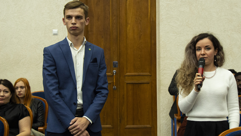 Провели собрание иностранцев