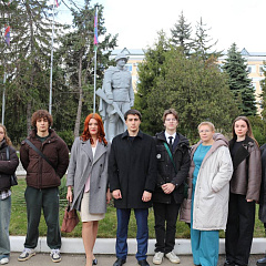 Студенты Кубанского ГАУ поздравили бойцов в военном госпитале с Днём защитника Отечества