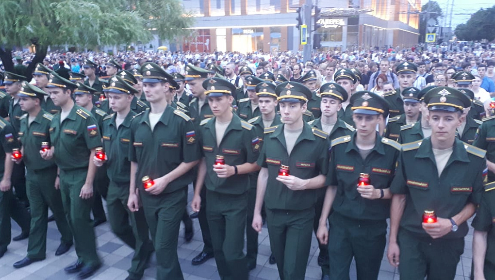 Зажгли свечу памяти
