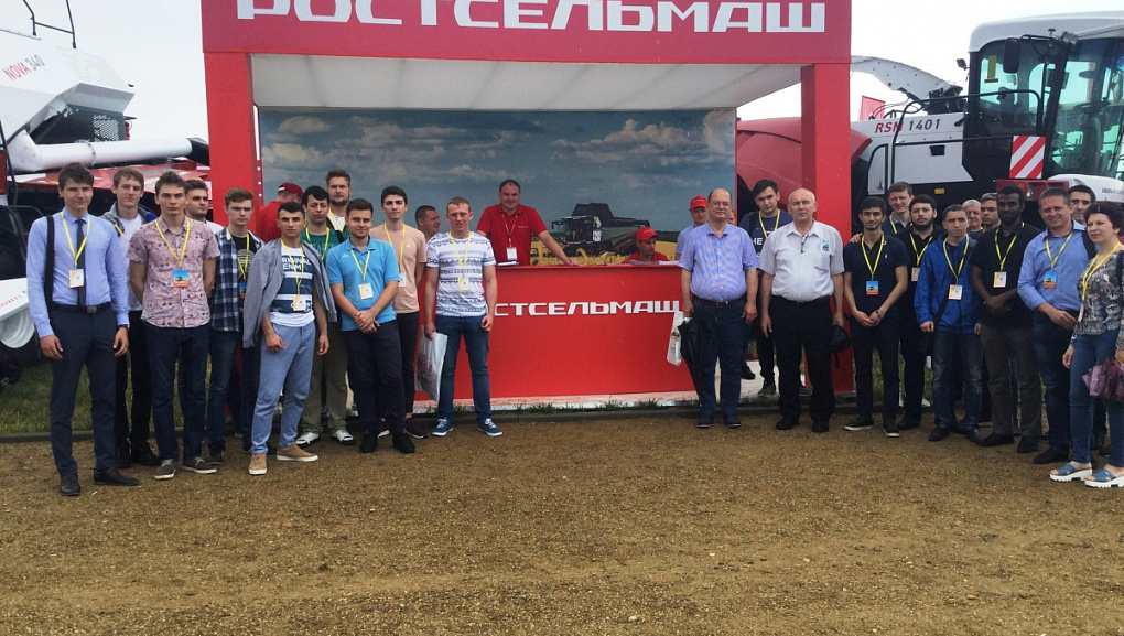 Мехфак на агропромышленной выставке