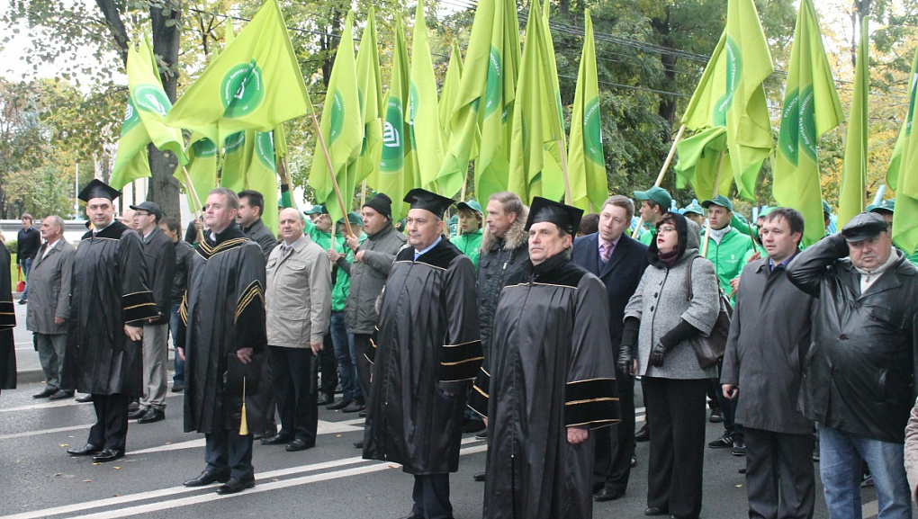 КубГАУ занял первое место на параде чайников