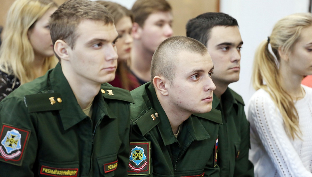 Мы читаем строки о войне