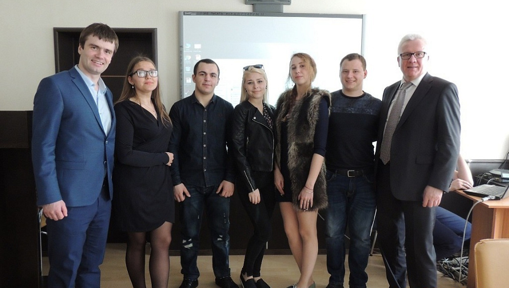 Управлять и освещать 
