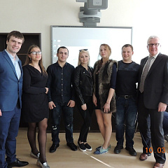 Управлять и освещать 
