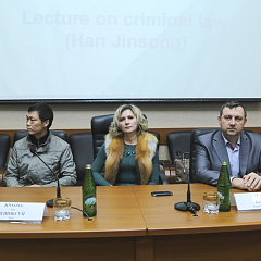 Лекция преподавателя из Китая для студентов юридического факультета