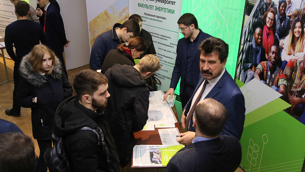 Знакомимся с будущими студентами