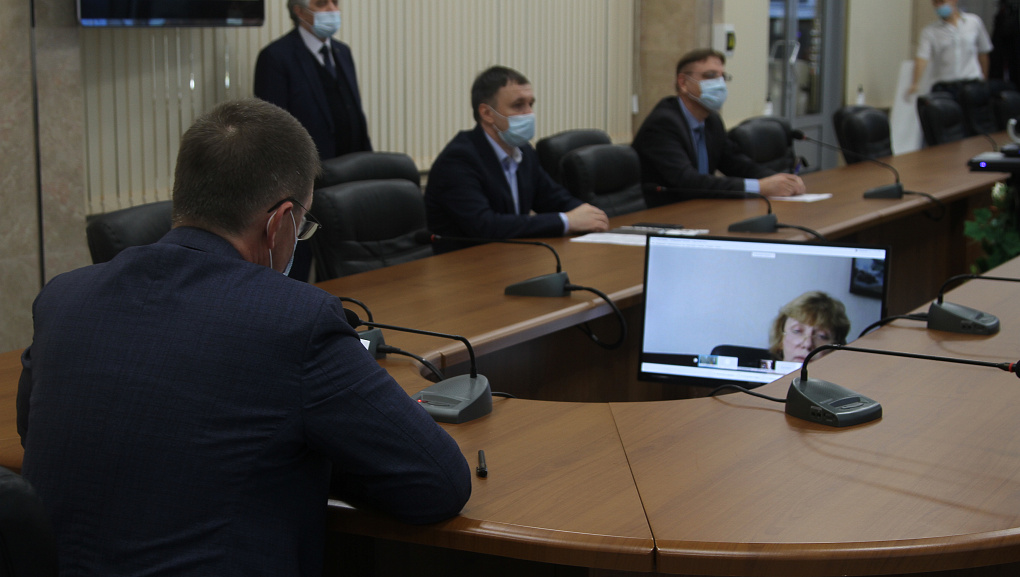 Чествовали работников отрасли и деятелей науки