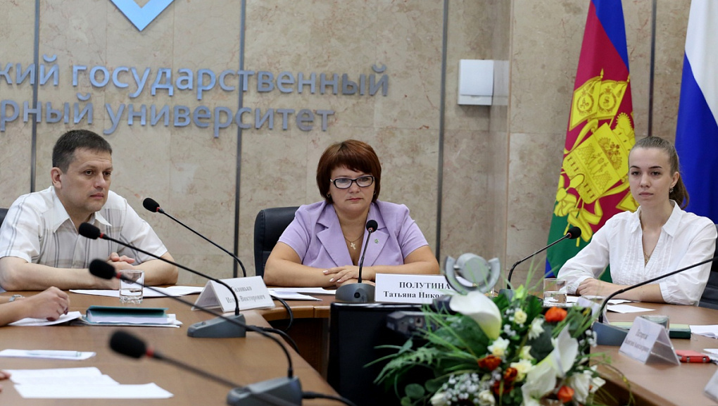 Вуз не только учит, но и воспитывает 