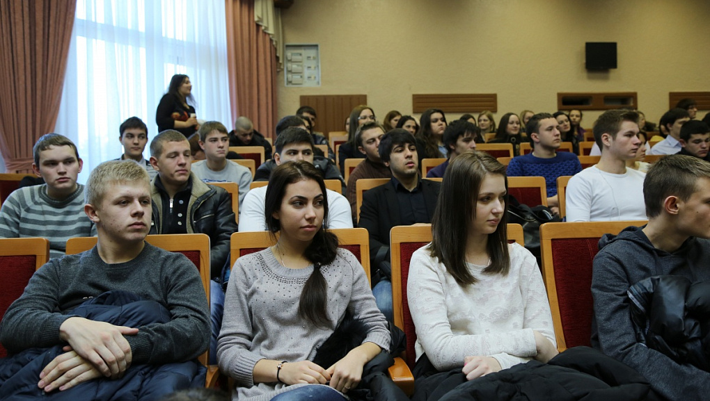 Лекция преподавателя из Китая для студентов юридического факультета