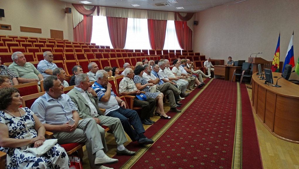 Студенческая юность наша притягивает как магнит