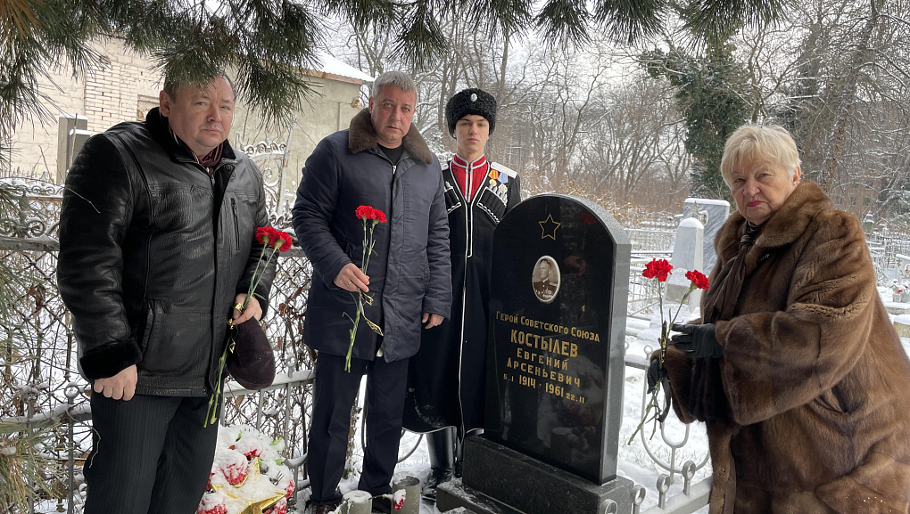 Помним Героя