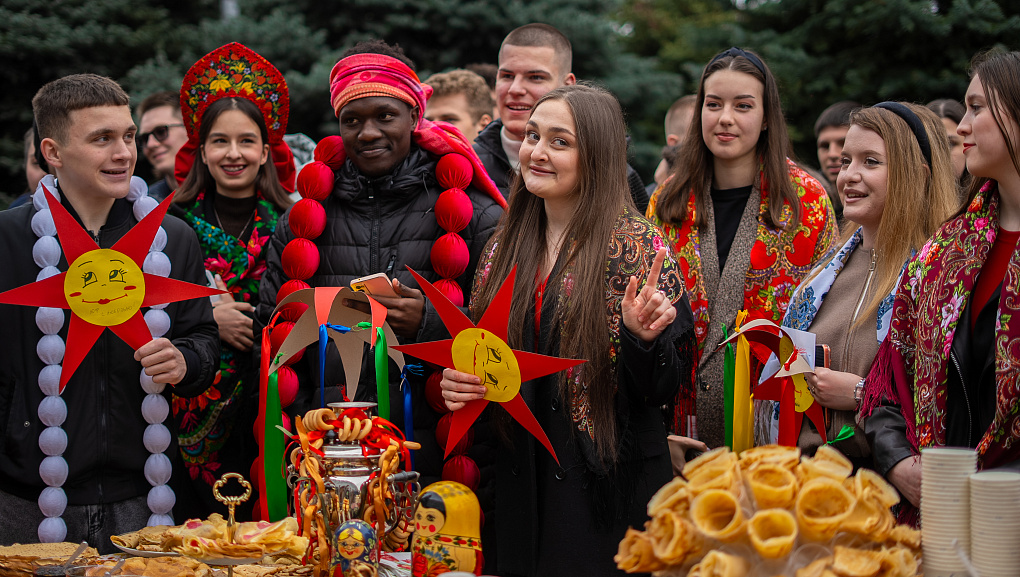 Пахнет солнцем и блинами – нынче Масленица с нами!