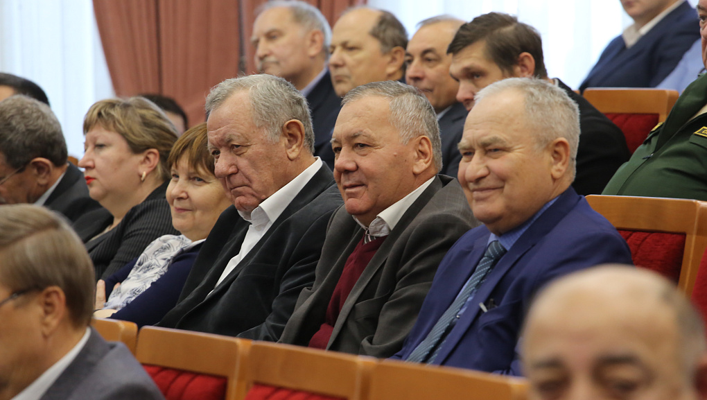 Наградили выдающихся