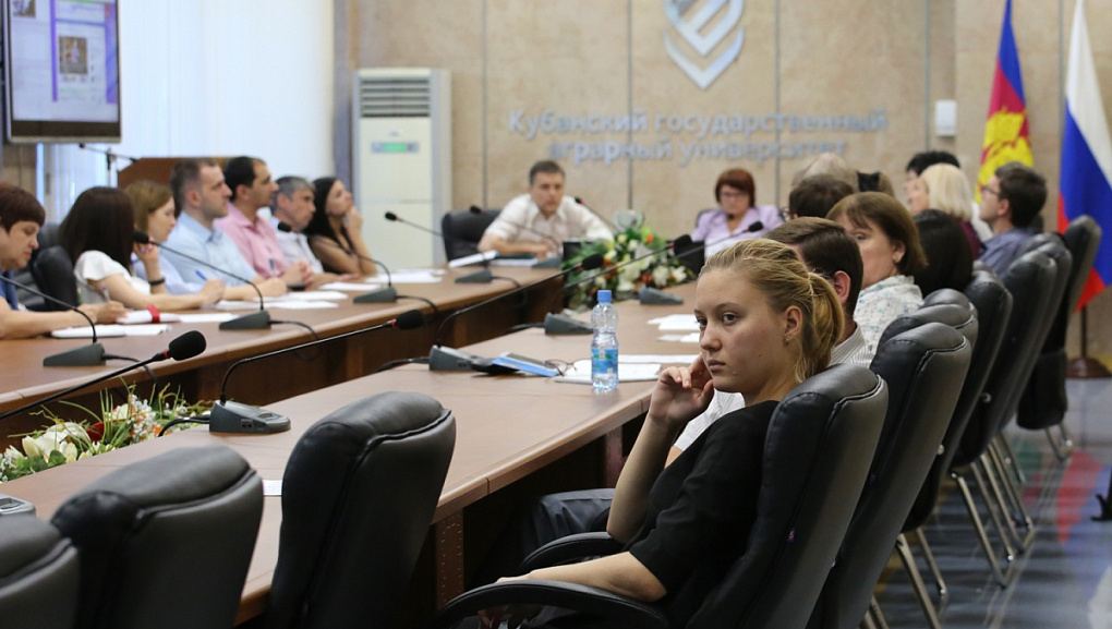 Вуз не только учит, но и воспитывает 