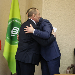 На ученом совете С.В. Гаркуша вручил благодарности труженикам АПК края
