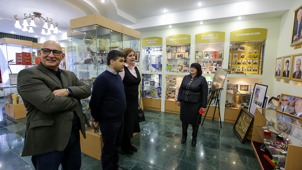 Strengthening Ties with Foreign Colleagues