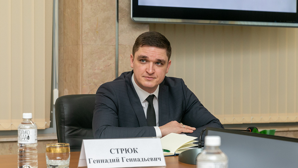 Не креслом жить, а делом!