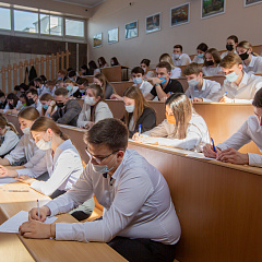 Студенты юридического факультета написали избирательный диктант