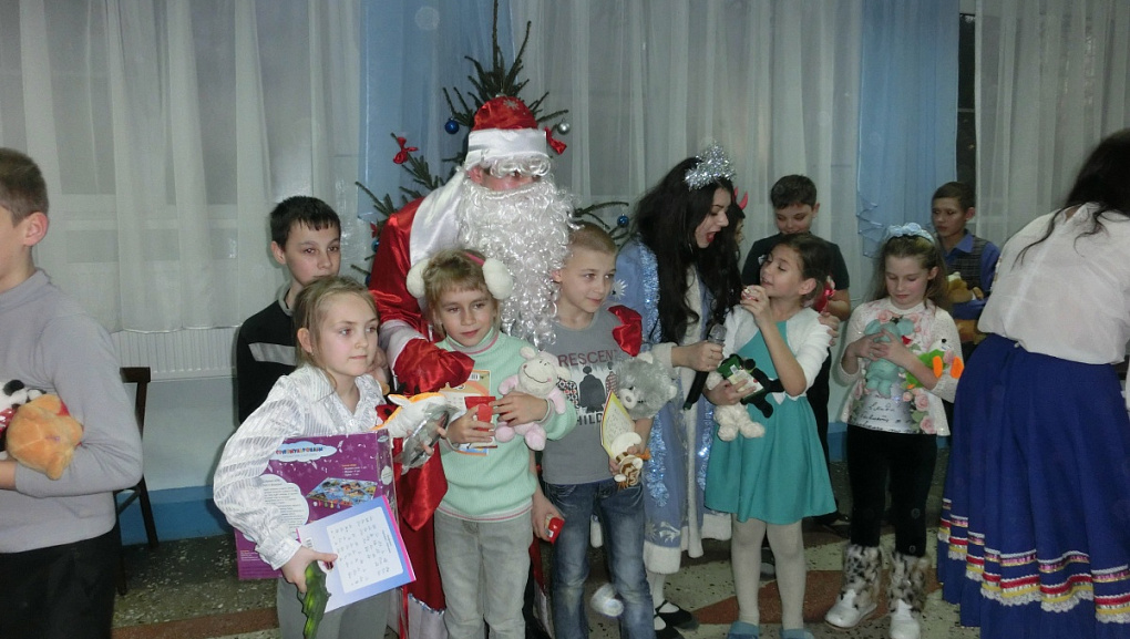 Нести радость детям