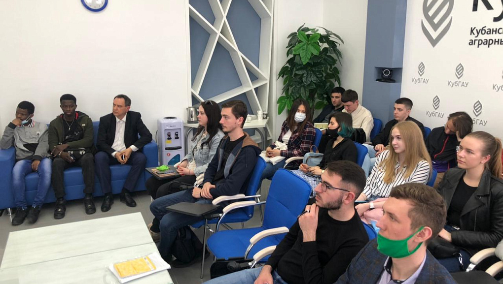 Чтение лекций зарубежными преподавателями