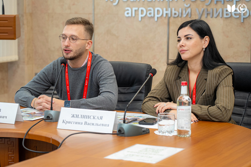 В рамках Всероссийского форума исторического наследия состоялась пленарная сессия «Патриотическое воспитание: вчера, сегодня, завтра»